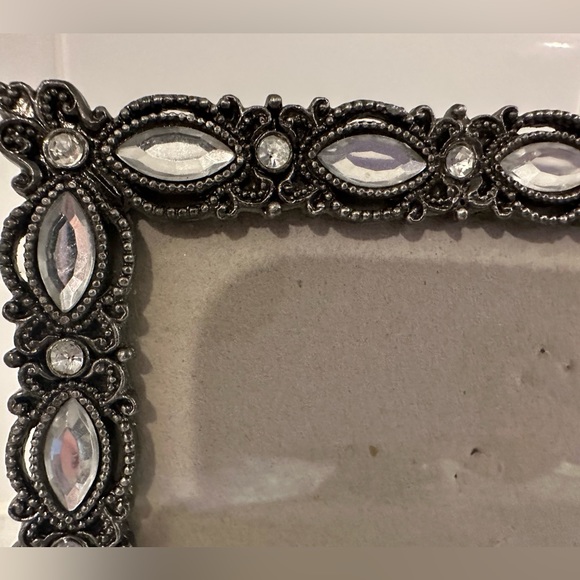 New metal and crystal 4x6 picture frame - Picture 5 of 8